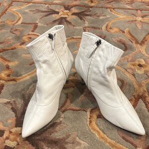 Zara White Pointed Toe Leather Ankle Booties with Side Zip